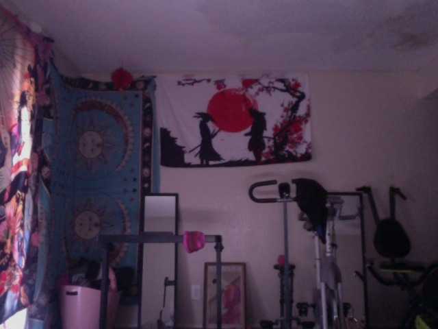 AdviceColumn's BongaCams show and profile