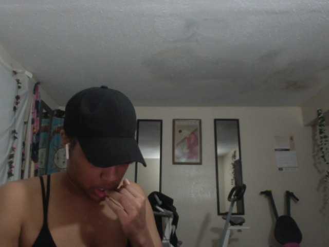 AdviceColumn's BongaCams show and profile