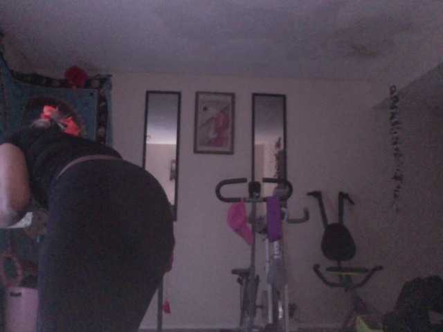 AdviceColumn's BongaCams show and profile