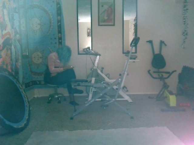 AdviceColumn's BongaCams show and profile