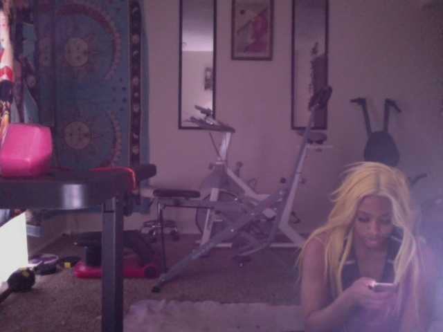 AdviceColumn's BongaCams show and profile