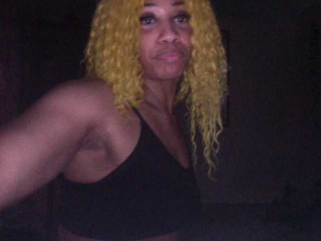 AdviceColumn's BongaCams show and profile