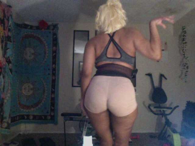 AdviceColumn's BongaCams show and profile