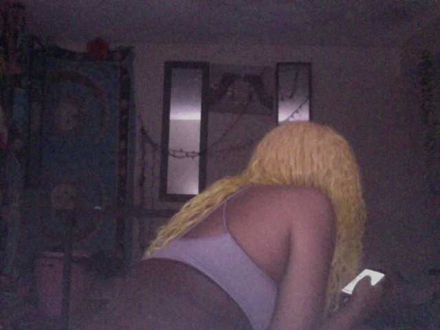 AdviceColumn's BongaCams show and profile