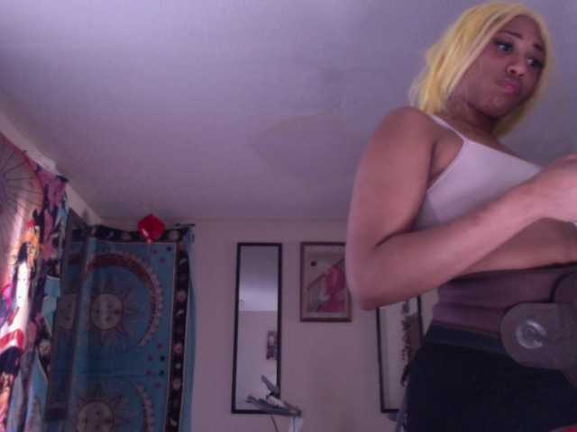 AdviceColumn's BongaCams show and profile