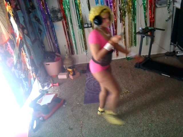 AdviceColumn's BongaCams show and profile