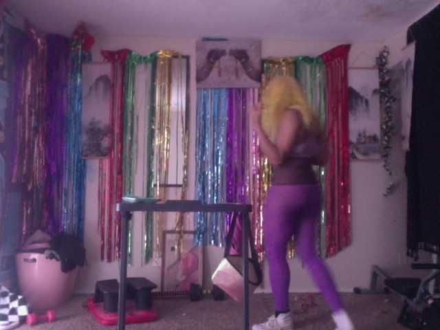 AdviceColumn's BongaCams show and profile