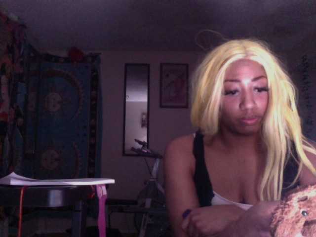 AdviceColumn's BongaCams show and profile