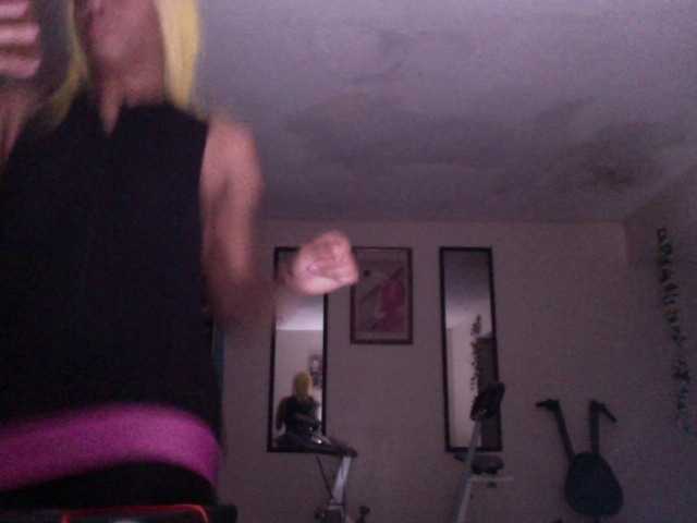 AdviceColumn's BongaCams show and profile