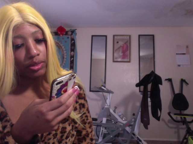 AdviceColumn's BongaCams show and profile