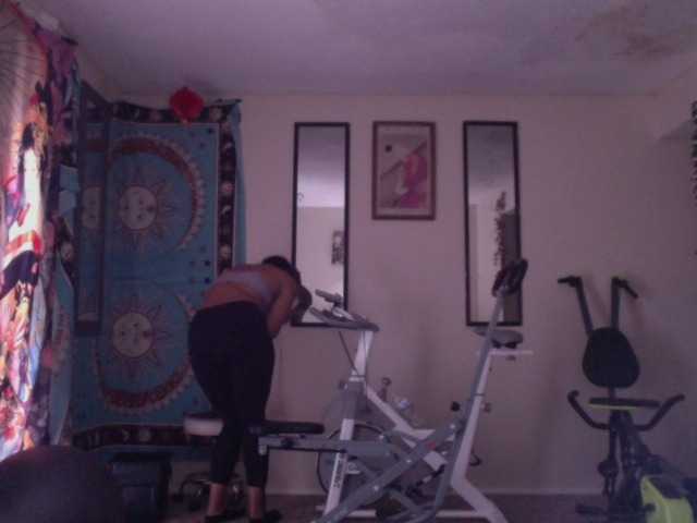 AdviceColumn's BongaCams show and profile