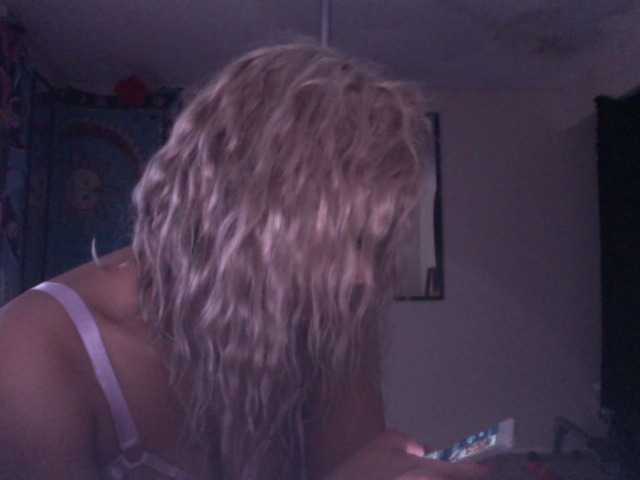 AdviceColumn's BongaCams show and profile