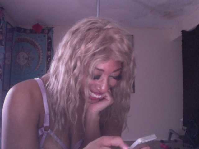 AdviceColumn's BongaCams show and profile