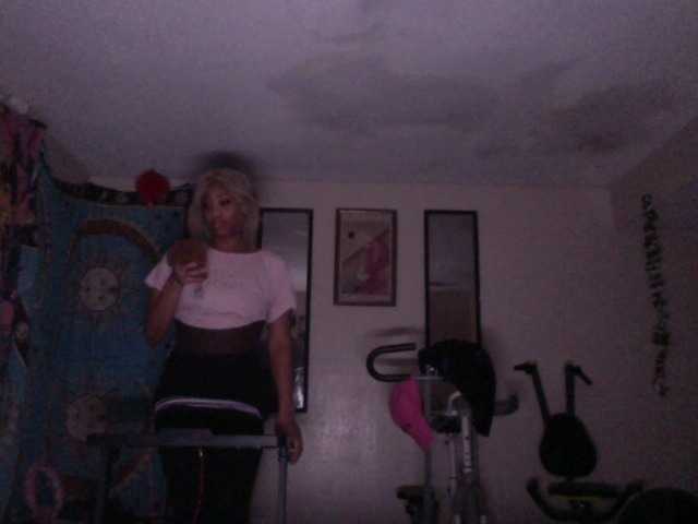 AdviceColumn's BongaCams show and profile