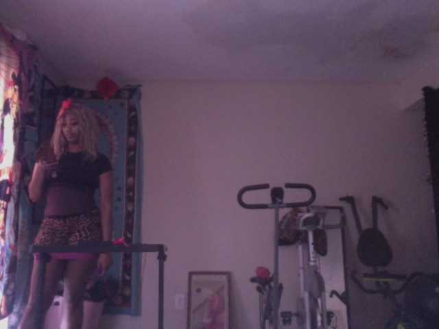 AdviceColumn's BongaCams show and profile