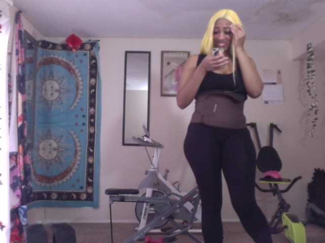 AdviceColumn's BongaCams show and profile