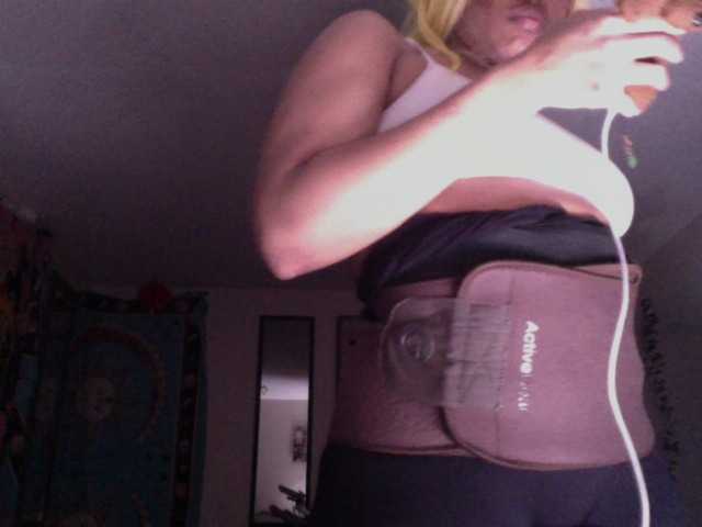 AdviceColumn's BongaCams show and profile