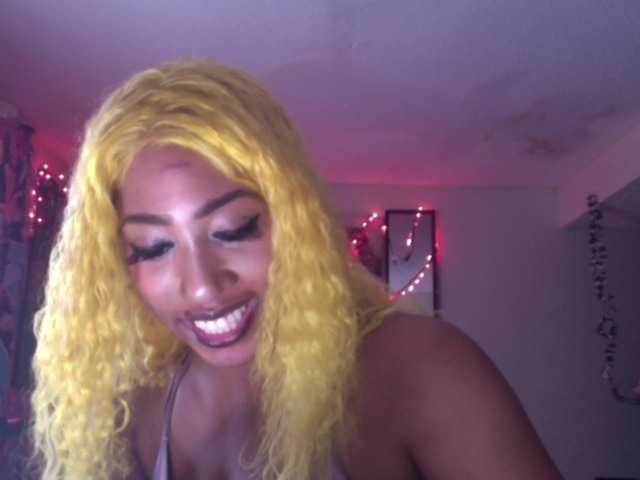 AdviceColumn's BongaCams show and profile