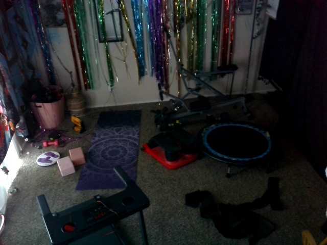 AdviceColumn's BongaCams show and profile