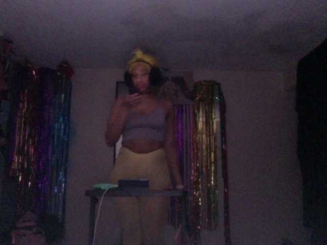 AdviceColumn's BongaCams show and profile