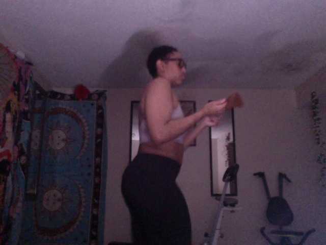 AdviceColumn's BongaCams show and profile