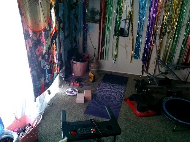 AdviceColumn's BongaCams show and profile