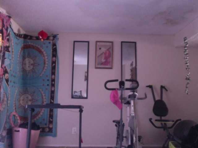 AdviceColumn's BongaCams show and profile