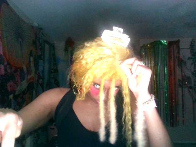 AdviceColumn's BongaCams show and profile