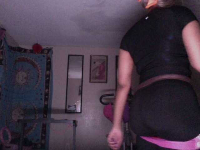 AdviceColumn's BongaCams show and profile