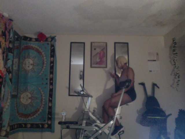 AdviceColumn's BongaCams show and profile