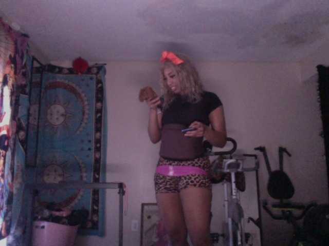 AdviceColumn's BongaCams show and profile