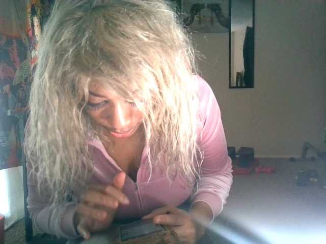 AdviceColumn's BongaCams show and profile