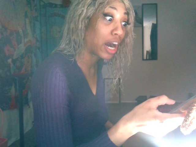 AdviceColumn's BongaCams show and profile