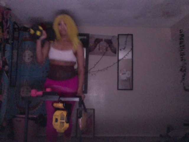 AdviceColumn's BongaCams show and profile