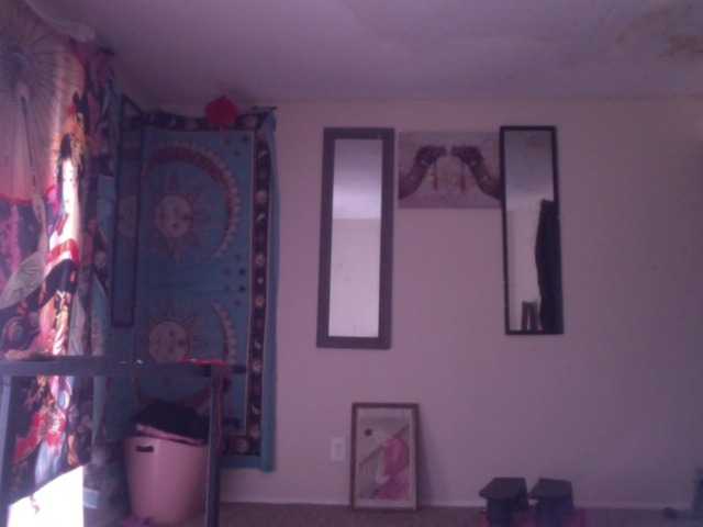 AdviceColumn's BongaCams show and profile