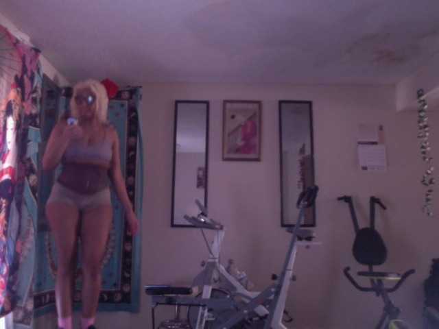 AdviceColumn's BongaCams show and profile