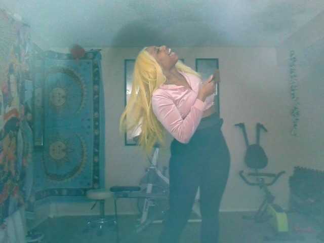 AdviceColumn's BongaCams show and profile