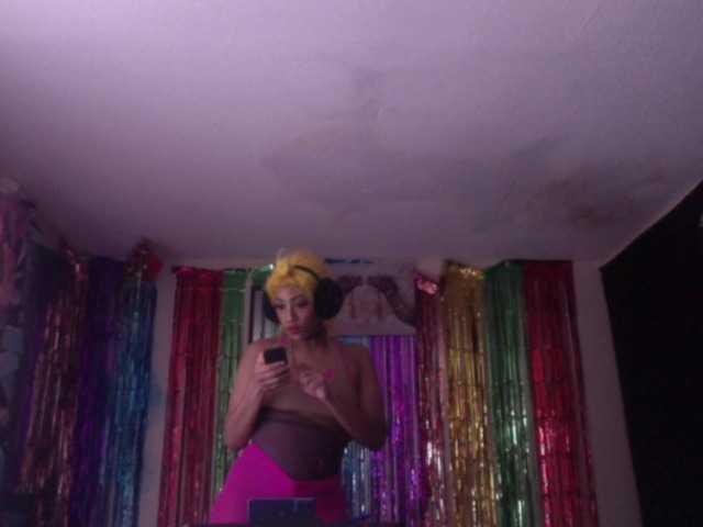 AdviceColumn's BongaCams show and profile