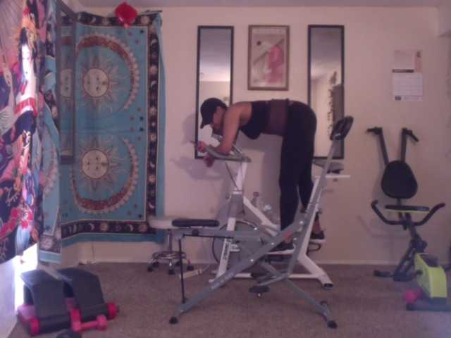 AdviceColumn's BongaCams show and profile