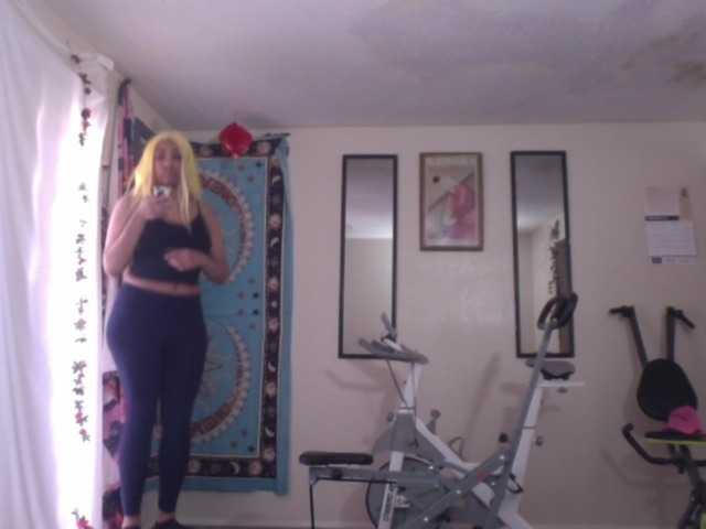 AdviceColumn's BongaCams show and profile