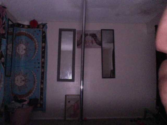 AdviceColumn's BongaCams show and profile