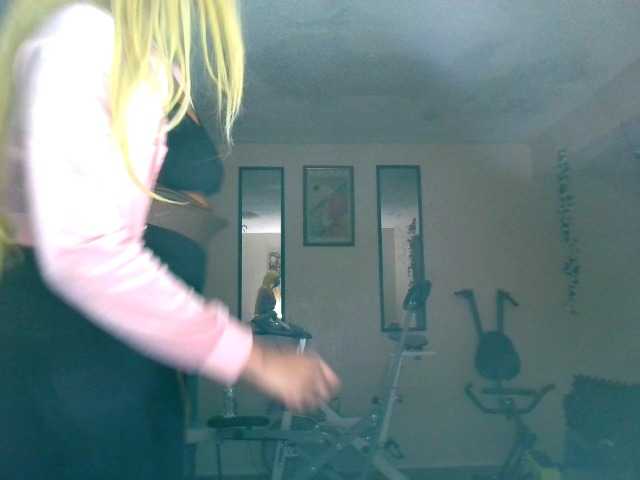 AdviceColumn's BongaCams show and profile