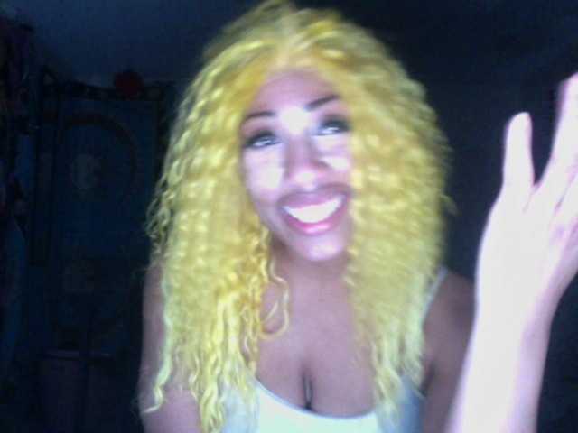 AdviceColumn's BongaCams show and profile