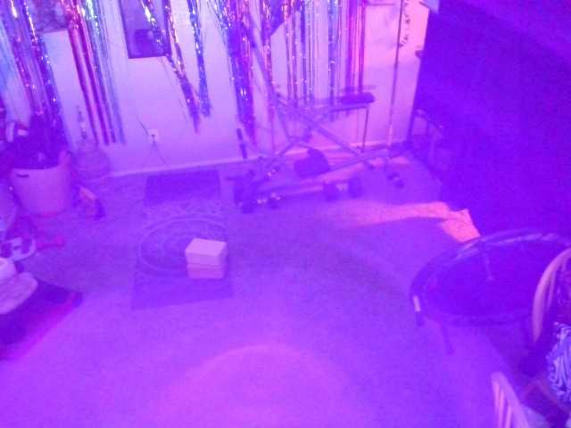 AdviceColumn's BongaCams show and profile