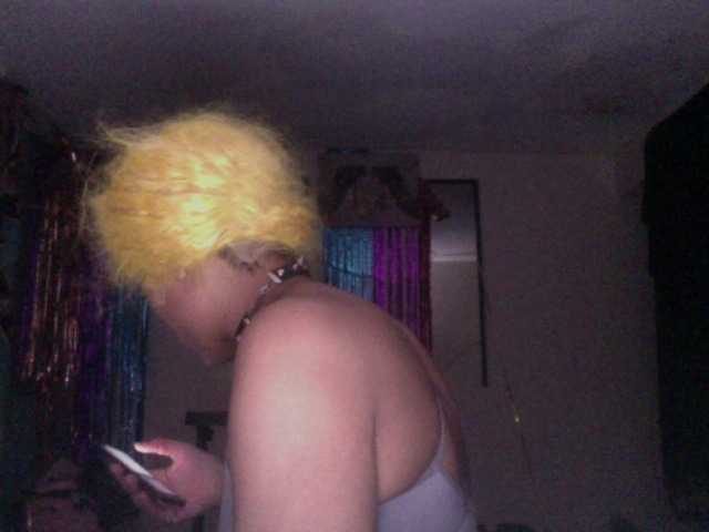 AdviceColumn's BongaCams show and profile