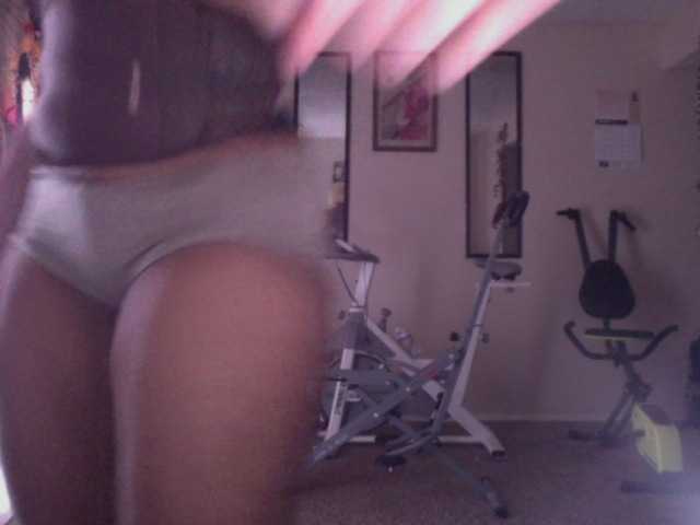 AdviceColumn's BongaCams show and profile