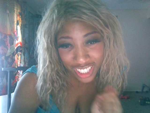 AdviceColumn's BongaCams show and profile