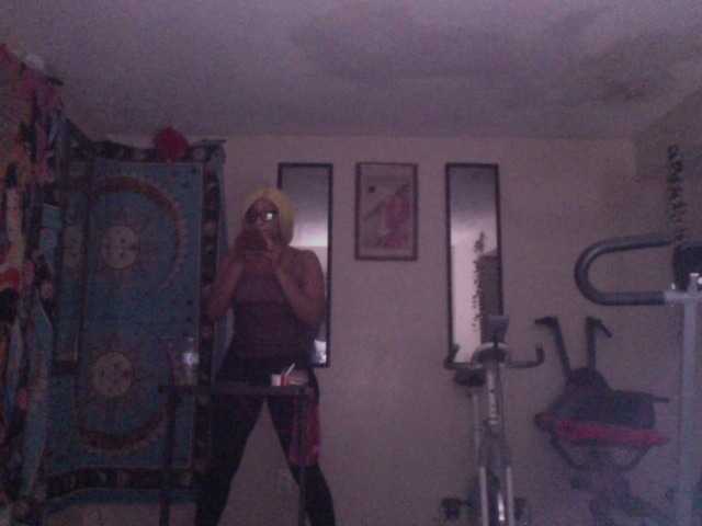 AdviceColumn's BongaCams show and profile