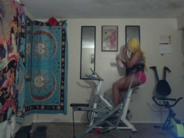 AdviceColumn's BongaCams show and profile