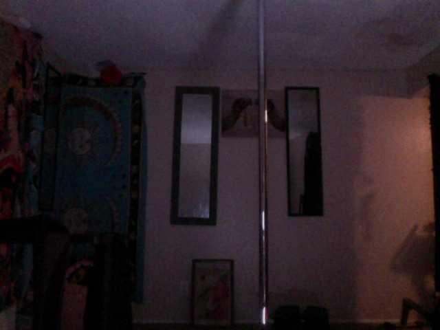 AdviceColumn's BongaCams show and profile